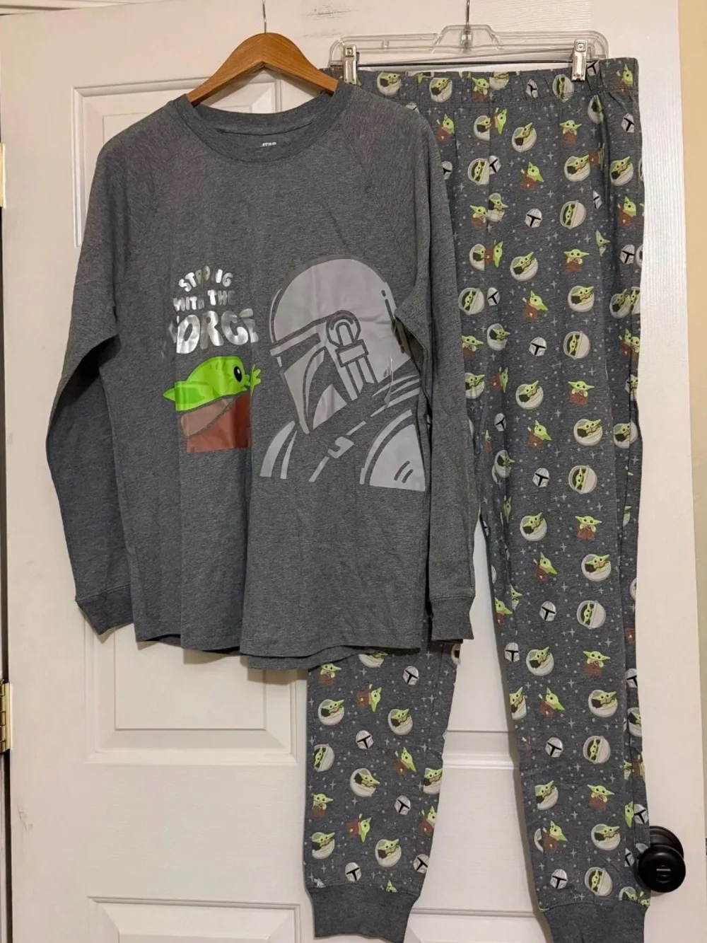 NWT Disney Unisex Star Wars Pajama Set Grogu And Din Djarin Pajama Set Medium M - Picture 3 of 6